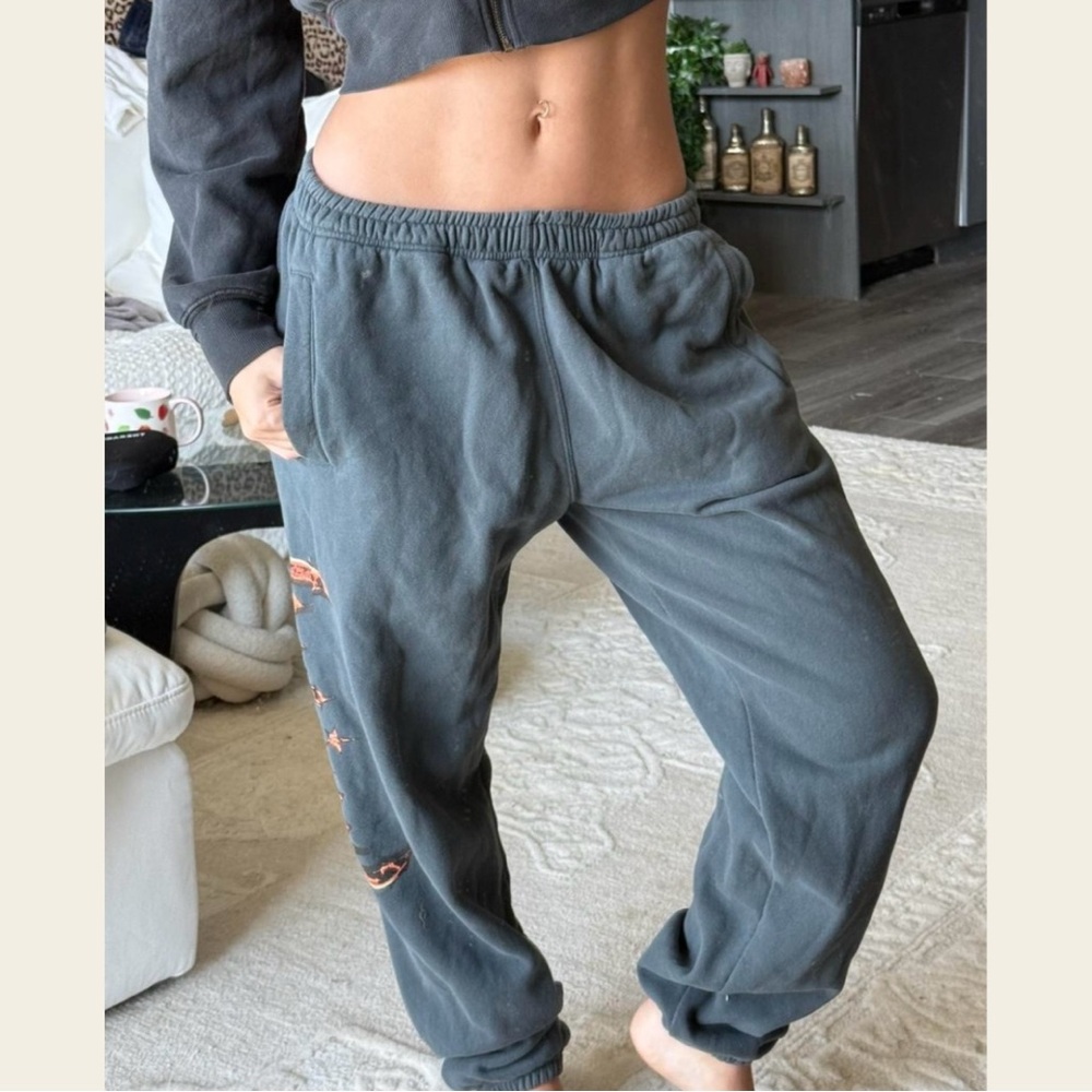 Undefined sweatpants! Cross listed on Mercari and Curtsy!